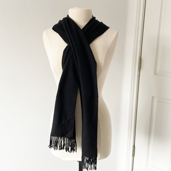 Banana Republic Accessories - Banana Republic Cashmere And Silk Black Scarf